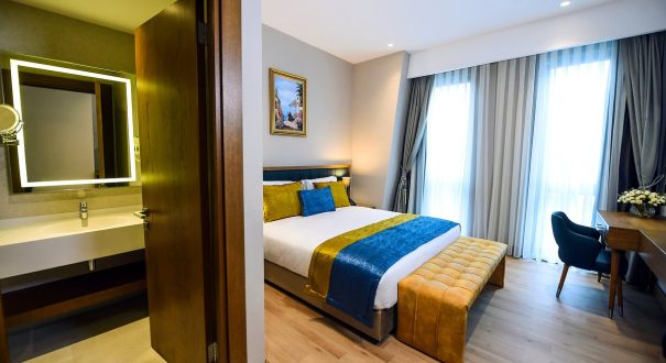 deluxe-triple-room هتل چر بی اوغلو (CHER HOTEL Beyoğlu) یک هتل پنج ستاره در منطقه بی اغلو استانبول در کشور ترکیه است.