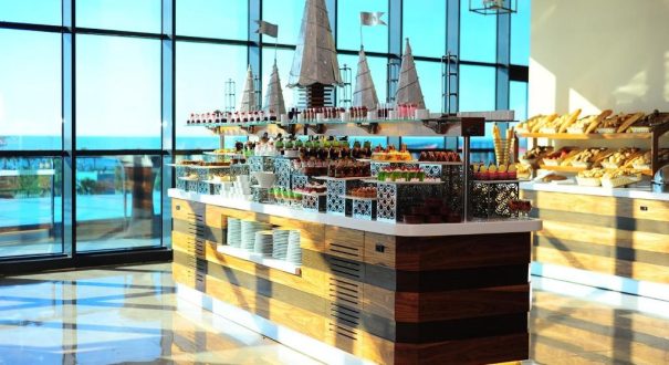 152364375 هتل ایفوریا باتومی (Euphoria Hotel Batumi) در شهر باتومی گرجستان، در سواحل دریای سیاه قرار دارد .