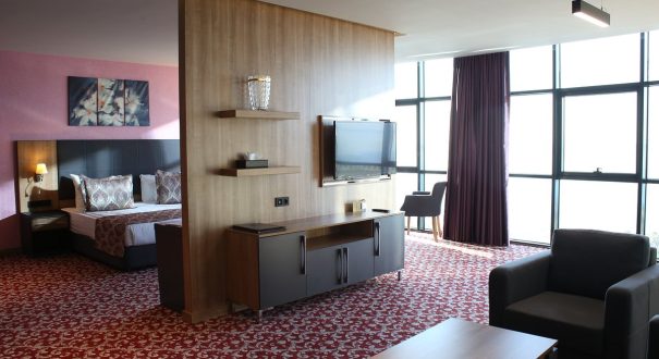 euphoria-hotel-batumi2 هتل ایفوریا باتومی (Euphoria Hotel Batumi) هتلی خانوادگی با دسترسی عالی در شهر باتومی گرجستان، در سواحل دریای سیاه قرار دارد .