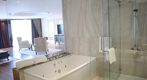 euphoria-hotel-batumi3 هتل ایفوریا باتومی (Euphoria Hotel Batumi) هتلی خانوادگی با دسترسی عالی در شهر باتومی گرجستان، در سواحل دریای سیاه قرار دارد .