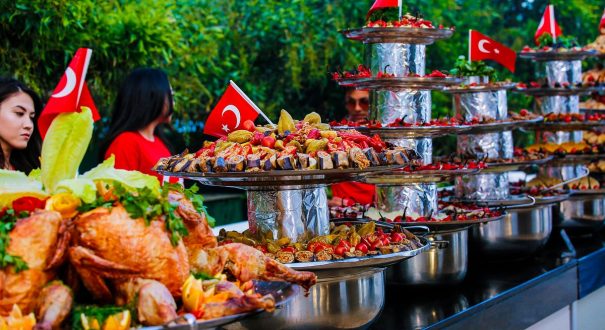 fortezza-beach-resort77 از هتل های 5 ستاره شهر مارماریس ترکیه، هتل فورتزا بیچ ریزورت (Fortezza Beach Resort ) است که به دلیل امکانت رفاهی مناسبش نظیر استخرهای شنا و ساحل خصوصی اش مشهور است.