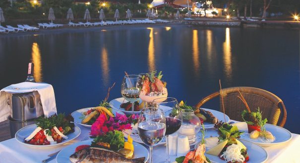 fortezza-beach-resort8 از هتل های 5 ستاره شهر مارماریس ترکیه، هتل فورتزا بیچ ریزورت (Fortezza Beach Resort ) است که به دلیل امکانت رفاهی مناسبش نظیر استخرهای شنا و ساحل خصوصی اش مشهور است.