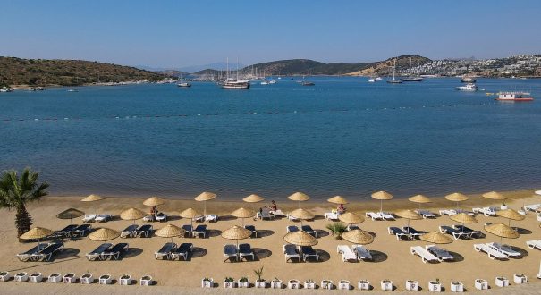 smart-stay-beach-hotel9 هتل اسمارت استی بیچ (Smart Stay Beach Bodrum) از هتلهای چهار ستاره فوق العاده درشهر بدروم ترکیه در منطقه گومبت واقع شده است.