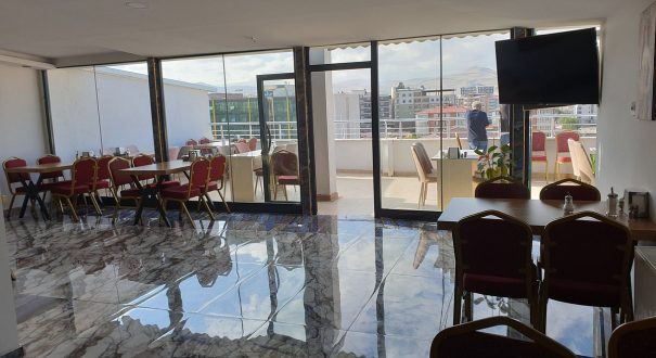 dining-area-in-the-last هتل دیانا وان (Diana hotel van) هتلی 3 ستاره در شهر وان کشور ترکیه واقع شده است.