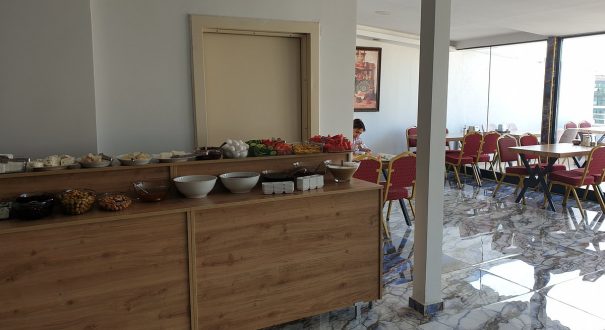 dining-area-in-the-last3 هتل دیانا وان (Diana hotel van) هتلی 3 ستاره در شهر وان کشور ترکیه واقع شده است.